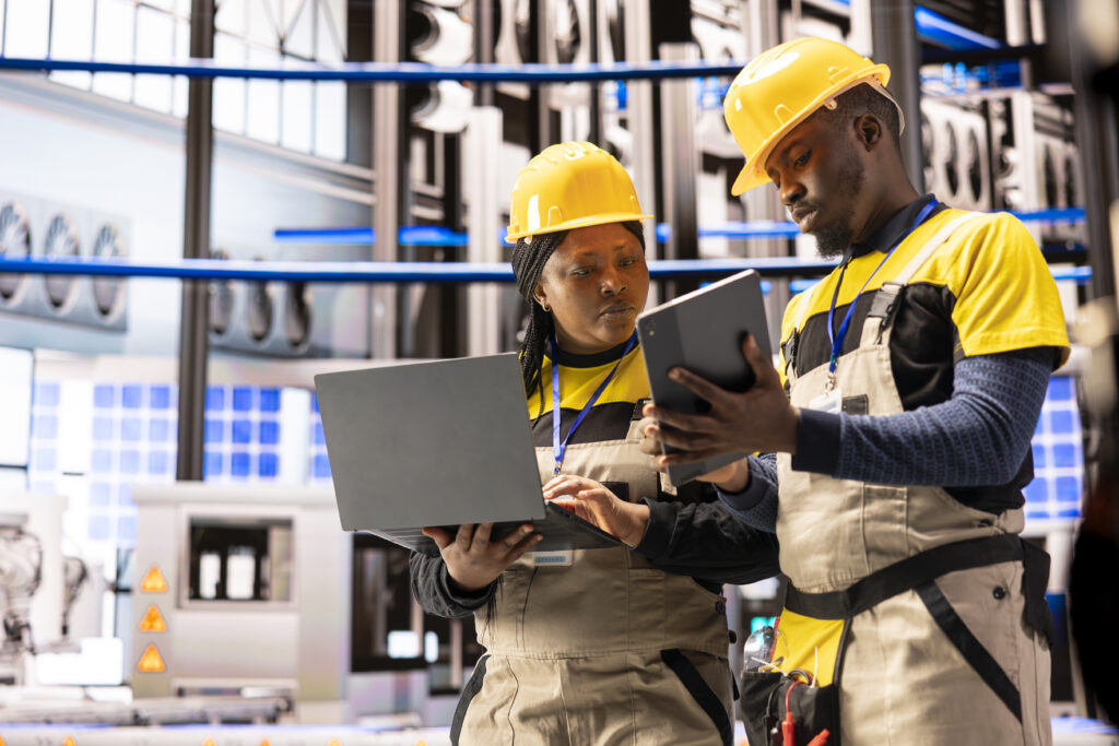 professional engineering team using industry 4.0 software in smart factory